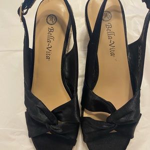 Bella Vita -Kimora Espadrille Wedge Size 7 1/2. Worn once. Super cute.